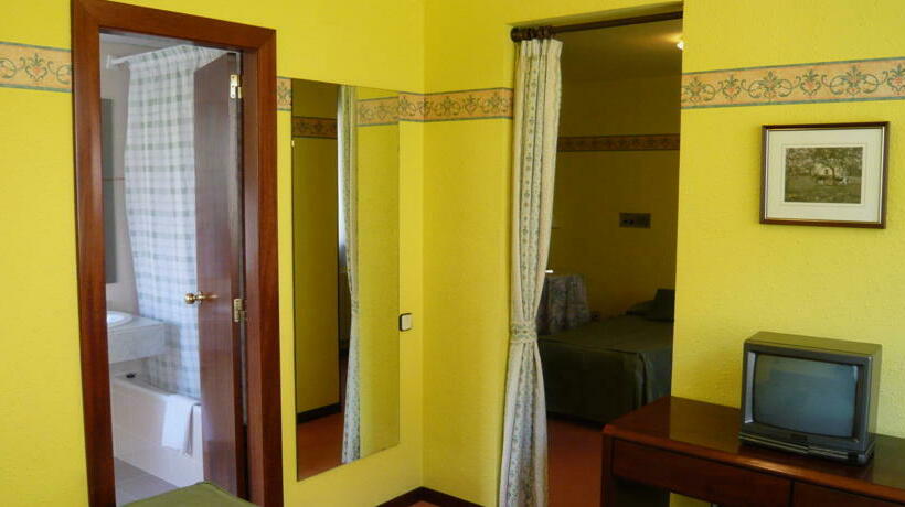 فندق Es Pletieus إسكوناو