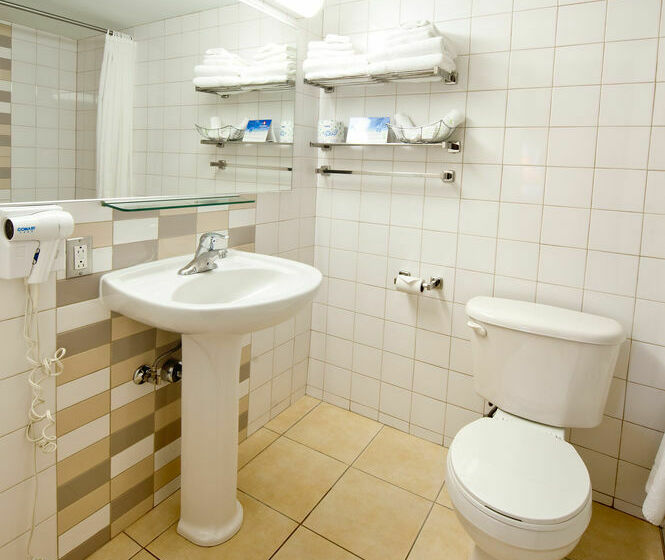 בית מלון כפרי Four Points by Sheraton Montreal Centre Ville מונטריאול