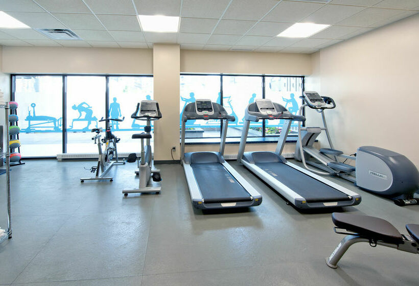 בית מלון כפרי Four Points by Sheraton Montreal Centre Ville מונטריאול