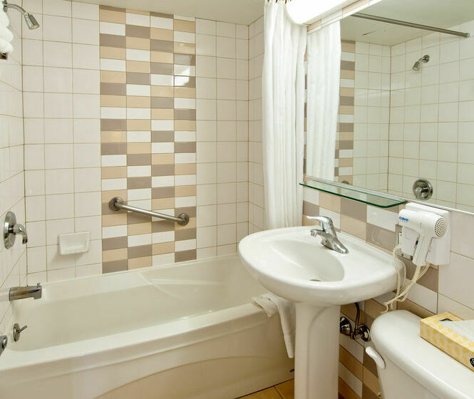 בית מלון כפרי Four Points by Sheraton Montreal Centre Ville מונטריאול
