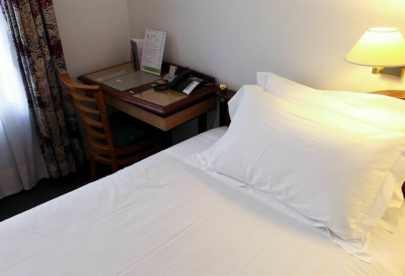 B4 Grand Hotel Lyon ليون