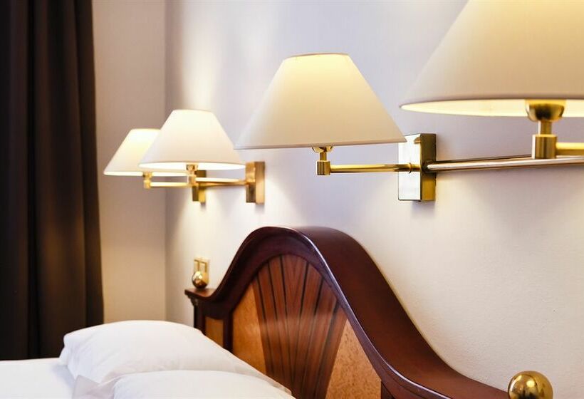 B4 Grand Hotel Lyon ليون