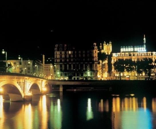 B4 Grand Hotel Lyon ليون