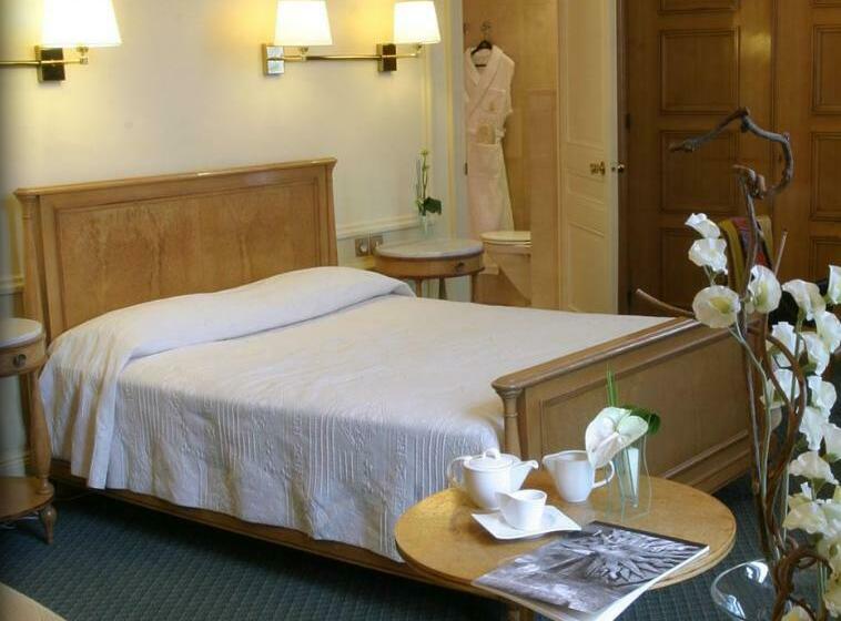 B4 Grand Hotel Lyon ليون