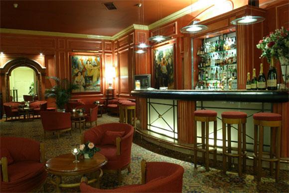 B4 Grand Hotel Lyon ليون