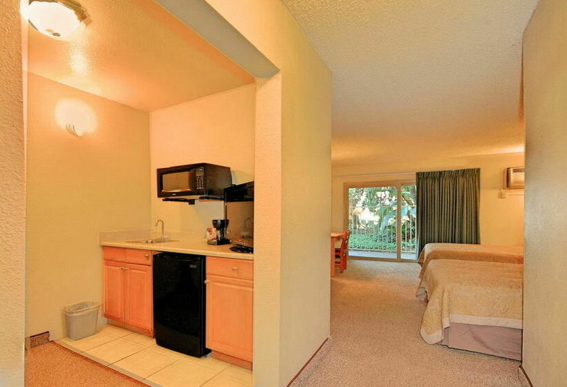 Super 8 Motel Long Beach
