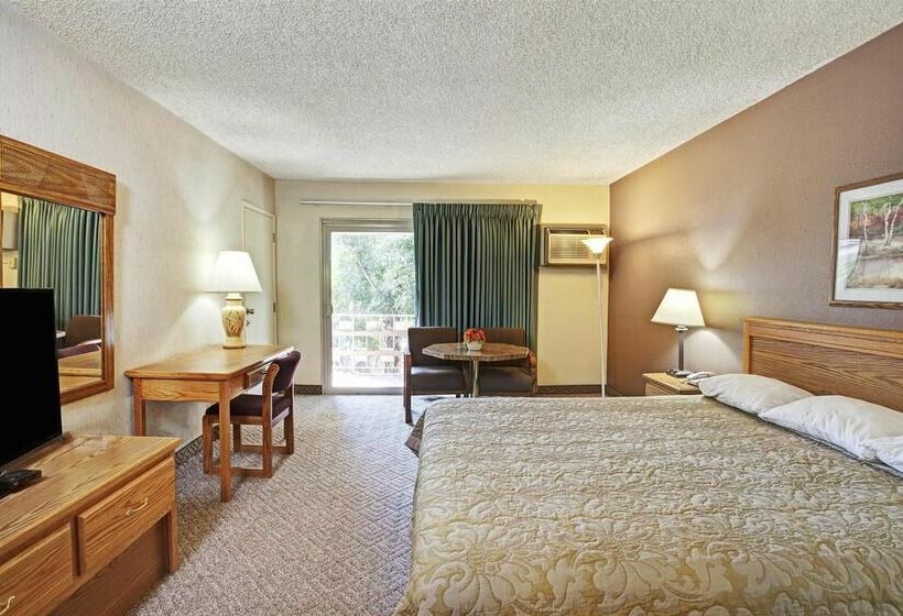 Super 8 Motel Long Beach