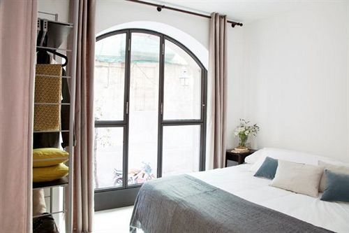 AinB Gothic Cathedral Apartments Barcelona