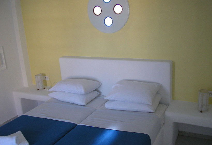 Ira Studios 3 Perissa