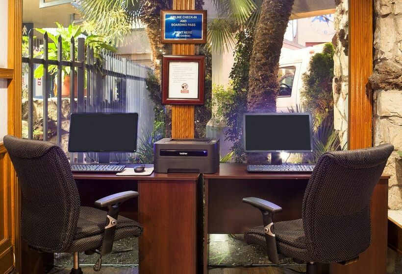 Travelodge Hotel at LAX Airport Los Angeles