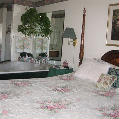 Crestview Motel Cedar Lake