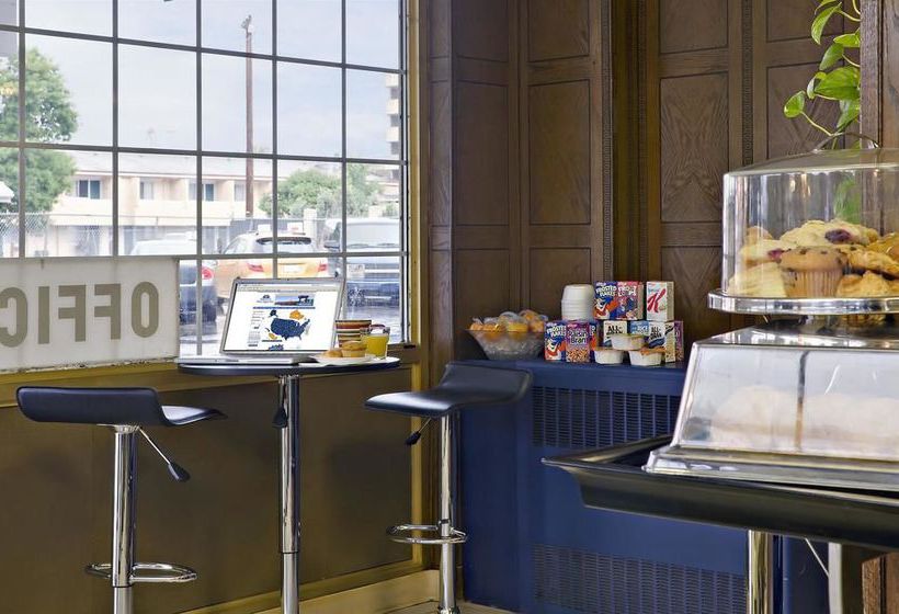Hotel Canada's Best Value Inn Calgary