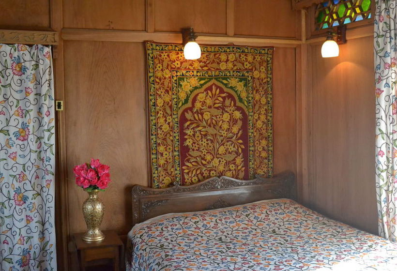 Hotel Peacock Houseboats Srinagar