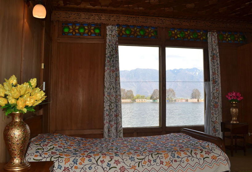 Hotel Peacock Houseboats Srinagar